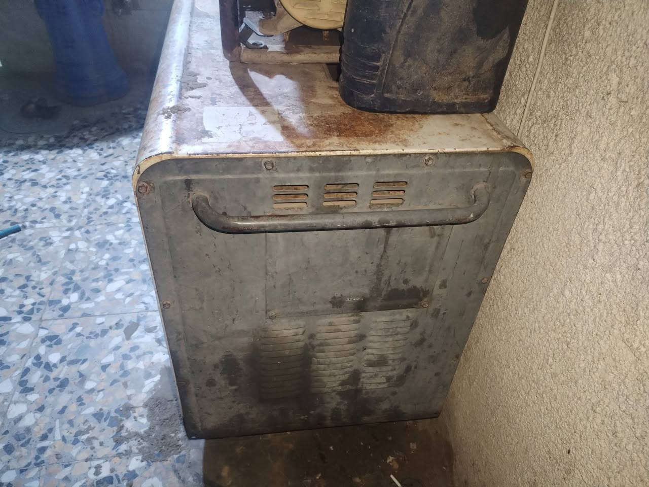 مولده دولفين  DG5000SE نضيفه مالت بيت كامله مابيهه نقص برغي تشغل 28 انبير مالت بيت أو اسواق تخدمه تشغل سبلت 
السعر ٤٠٠الف وبيهه مجال قليل
العنوان بغداد الباويه 
للاستفسار الاتصال على الرقم ***********
