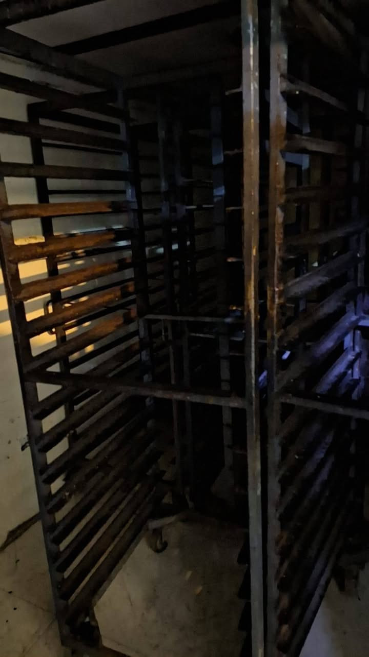 عرباين +  طاوليات 60×80 للبيع بصره  ابو الخصيب ***********
