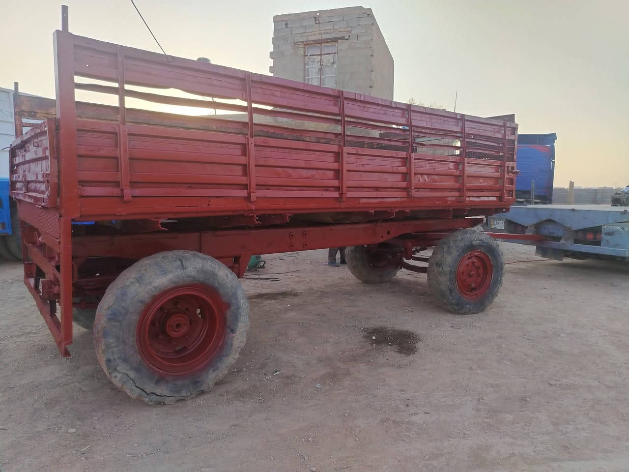 سلام عليكم عربانه للبيع مال ابو ردين تايرات 900:20طول5ونص صينيه 90 والاستفسار ع رقم ***********. ***********
