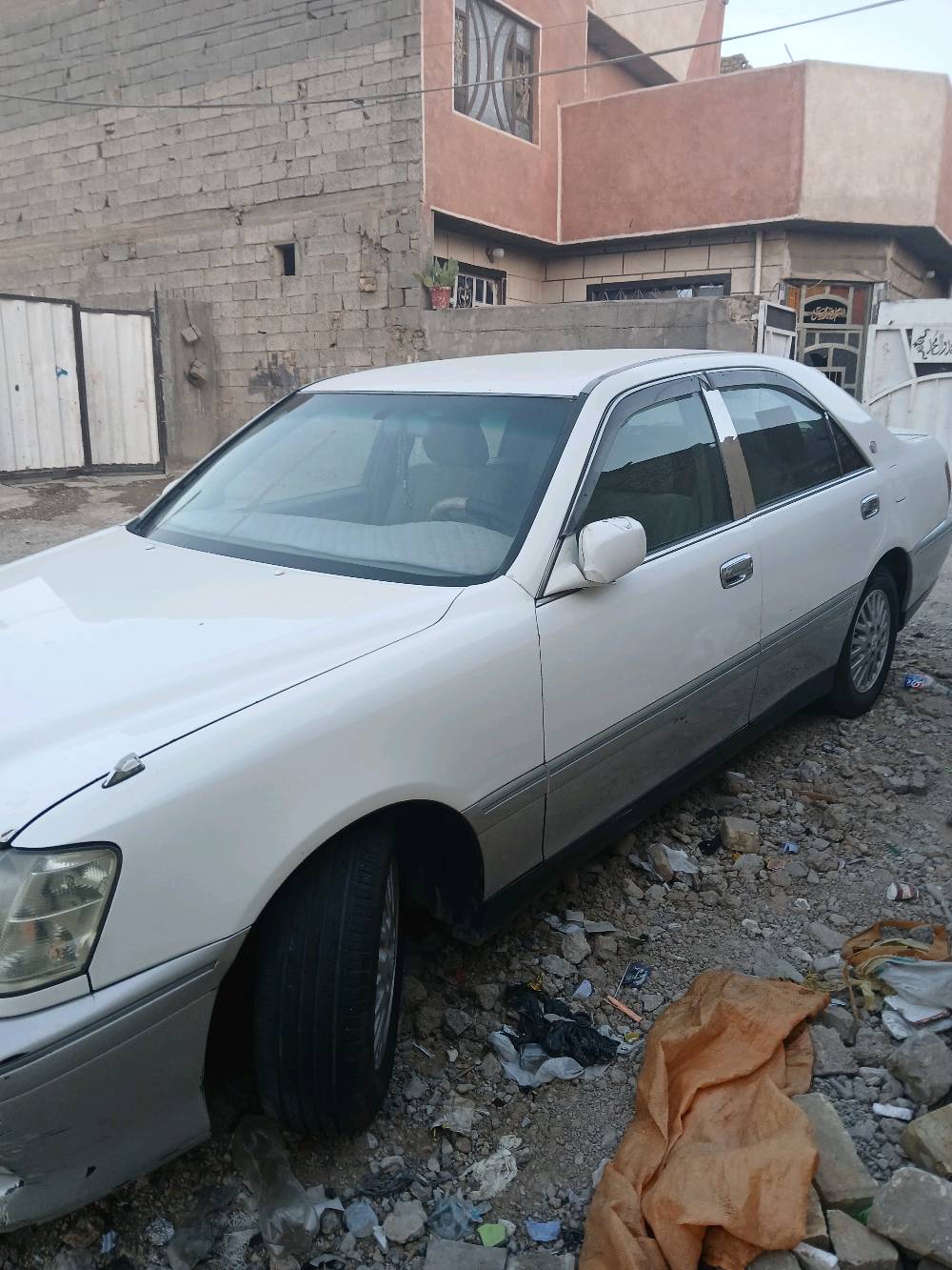 سيار ملكه البيع ادواد متومه سلمانيه سياره خير من الله مشتري هسه تخم تاير جديد سياره فول اربع دكام معروفه مواصفات الملكه سياره اروح بيها لدوام ونزل مامتعوبه هذا رقم ينصل عليه(***********)مدواجد على الوتساب