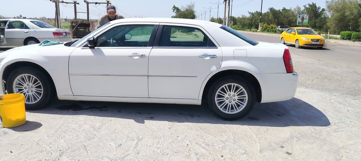 اوبامه ٢٠١٠اصل واردخليجي مكينه وكير وحداديه وتخم تاير وتبريد جاهزه برغي ماناقصها رقم بصره انكليزي باسمي تحويل مباشر السياره بالعماره السونار مالتها بالمنشور وقبل لااصبغ مقطع موجود بيها صبغ اثر تلكيط خياس السعر ١١٧ وبيها مجال للاتصال ***********
