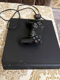 بلي فور • يد واحدة • نضيف