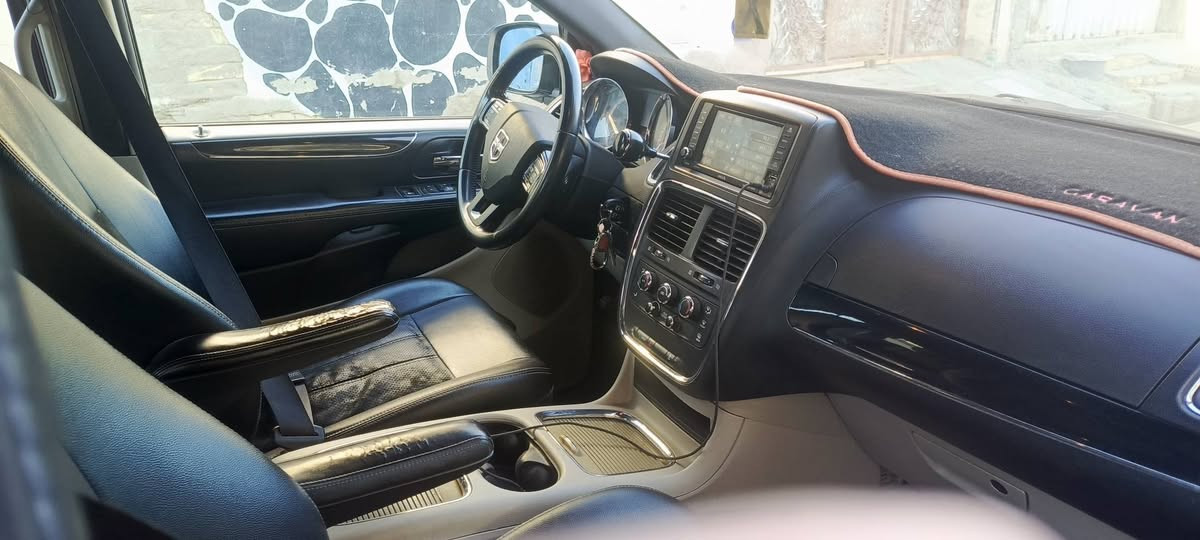 السلام عليكم دوج كرفان للبيع موديل 2017. ماروني sxt. وارد امريكي كلين بدون اي ضرر. سونار مرفق مع الصور   مكينه  كير  كفاله تبريد 3قطع. ثلج.   منظومة زنون.  شاشه قلاب.    كامره خلفيه.  فرس. وسطي.  بوب. + صندوق  كهرباء.  تخم تاير.   منظومة غاز 80 لتر.  سياره جاهزه   رقم بغداد بأسمي. تحويل مباشر.   السعر163.   الاتصال ***********.   غير متواجد على الخاص مكان السيارة بغداد
