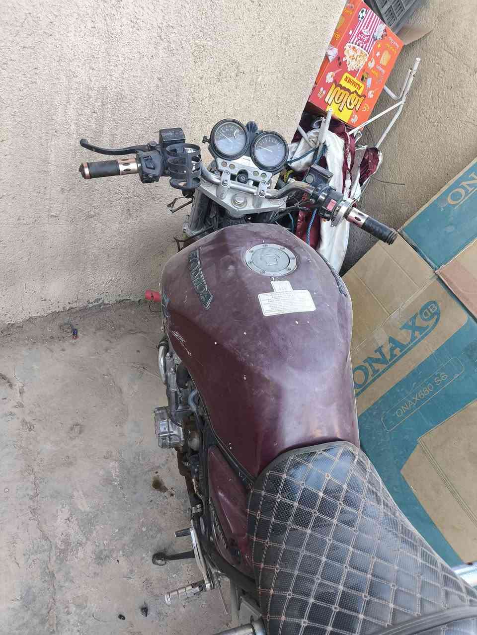 مراوس بتجميعه جيدة
نوع الدراجه سيبي 1000cc مكينه گير بحاله جيدة اوراق اصليه گمرك مدفوع ما ناقصهة اي شي العنوان الحله ناحيه الطليعه ***********
