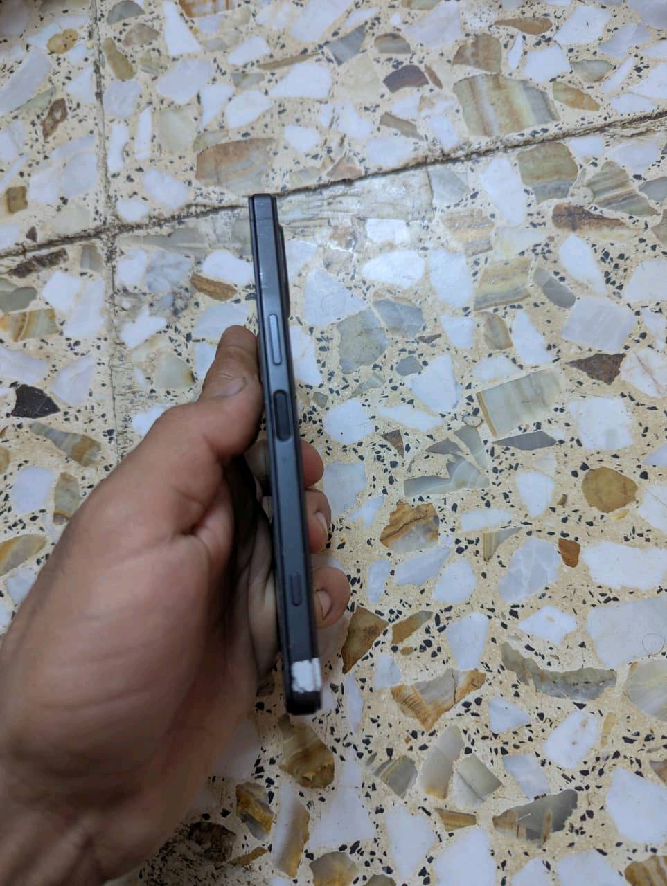 سلام عليكم جهاز sony 5 mark 5
نسخة ياباني دوكومو ( عربي اصل)

 شريحتين شريحة eism وشريحة عادية

 معالج سنابدراجون 8 جين 2 

كامرات 2 بدقه 48 ميغا بكسل تصور 4k. 120 فريم مع برامج تصوير احترافيه

الصوت دل سبيكر ومدعومات ب5 ميزات وحده منهن الذكاء الاصطناعي 

ذاكرة 128 عشوائية 8

 شاشه OLED شاشه 120 هرتز وتنرفع خلال اللعب لل 240 فريم

بطارية 5000

ومتروس ترس مواصفات

 الجهاز جديد كفاله عامه

مراوس مكاني بغداد

رقمي ***********