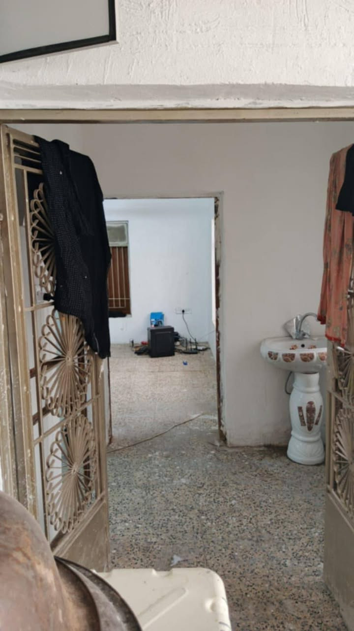 بيت الوالد في ألفلوجة طعس نعومي
5 غرف مع ديوانية وهول ومطبخ وصحيات طابقين للبيع 160 مليون
