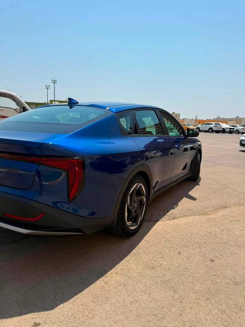 السلام عليكم 
KIA K4 EX 

ماشيه 25 حادثه شبه كلين وحادث واضع بالصور 
موصفات 
بصمه وبصمة ابواب 
شاشه متصل 
تبريد بالشاشه 
قياده ذاتيه 
شاحن لاسلكي 
منافذ تايبسي
راداد 360 
توقف عد رجوع 
ويل كب 17 
بك لايت لد 
داخل رصاصي
مكينة 2000
مكان بسماية 
للاستفسار ***********

