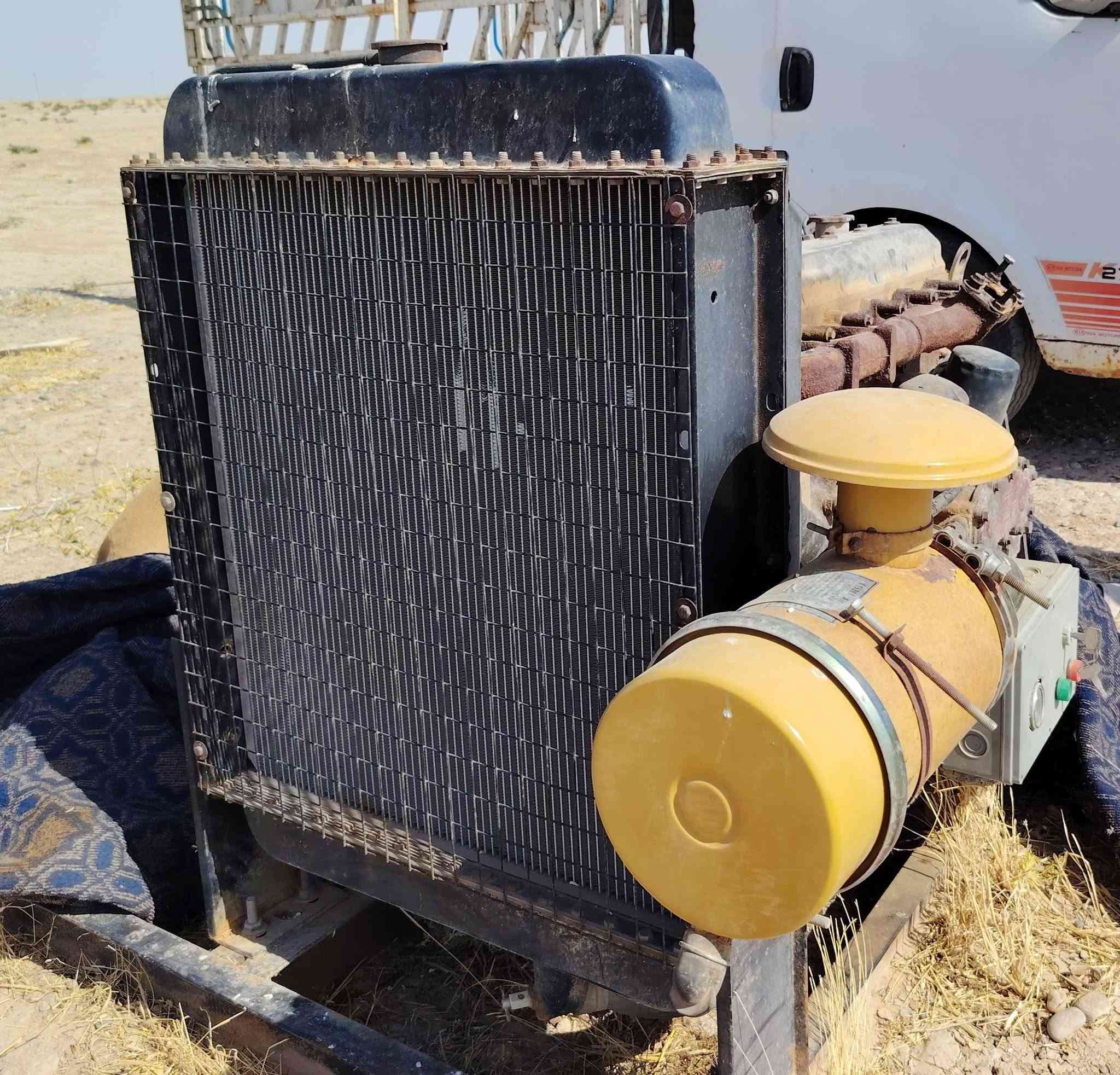 محرك افيكو 6 سلندر للبيع 
دينمو 75 كيڤي
مشغل عليه بيرين غطاس 40 حصان

جاهز للتشغيل مابي اي خلل
مع بطاريات كامله
للاتصال ع رقم  واتساب ***********
@ااجميع
