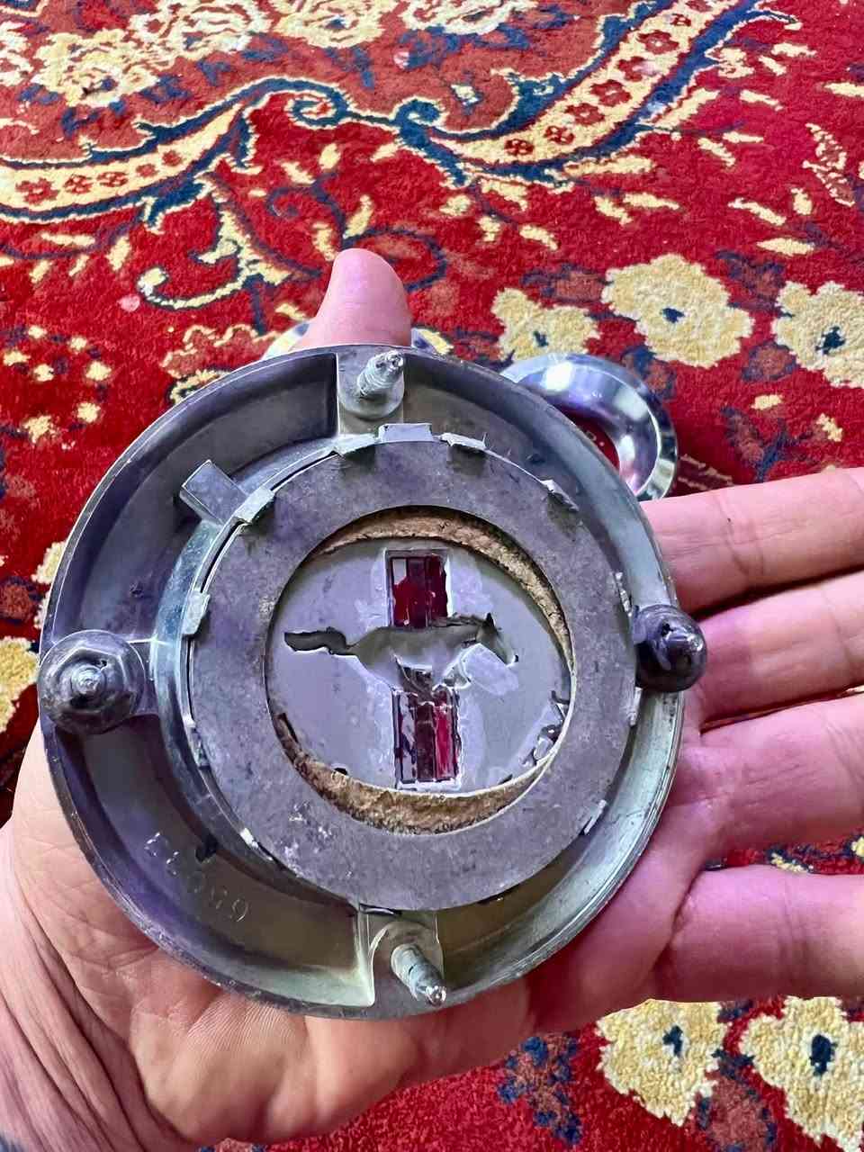 فناجين للبيع.
بغداد شارع فلسطين

***********
