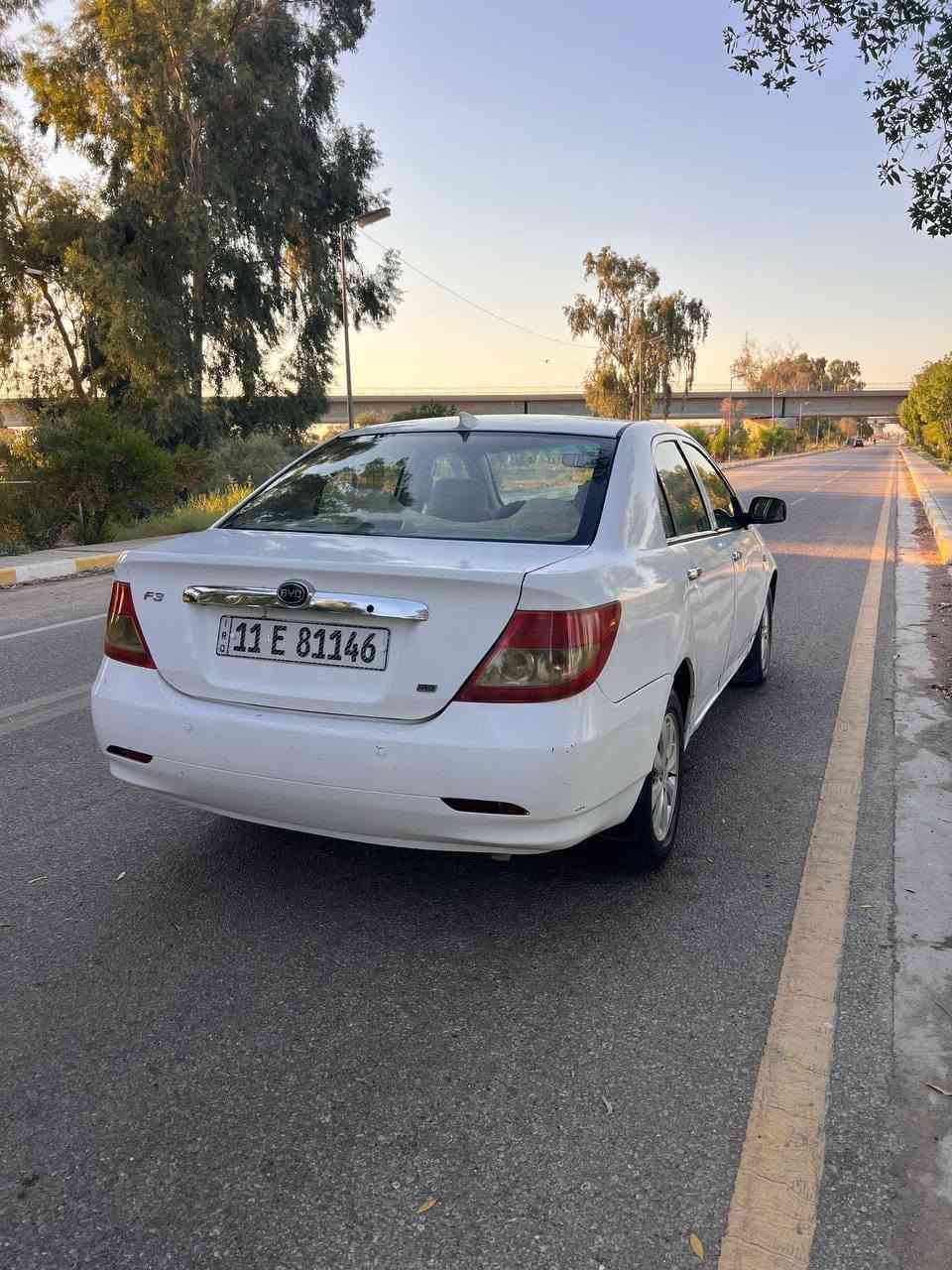 السلام عليكم 
بي واي دي ٢٠١٣ G3
سياره حلوه بي رش حزام تعمير 
رقم بغداد باسمي 
كير عادي مكينه ميسيبوشي 
مكاني المسيب سدة الهنديه 
***********
