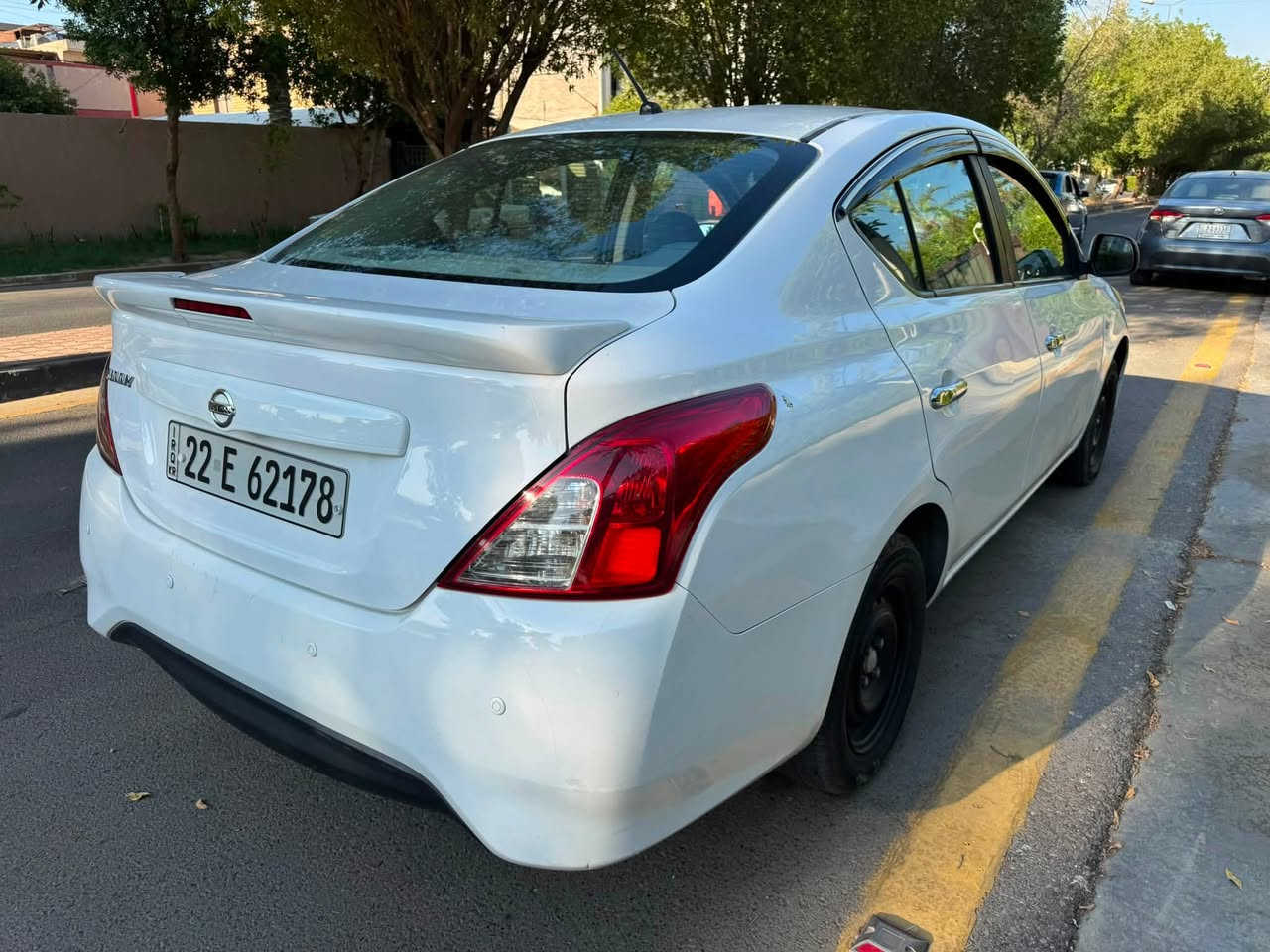 السلام عليكم..
نيسان صني 🚘 2020 رقم اربيل الدولي 
هندي البليته الزركه المرغوب 
ماشية 166 الف km 
السعر 98 ورقه وبيها مجال للجادين بالشراء

السيارة مكفوله من الصبغ والضربه فقط كم بارد تقريبا 3 اماكن بارد 
مواصفات..
محرك 1500 .حساس خلفي..سبايدر..دبل ايرباك....كشن جك..تحكم ستيرن جهتين.. والمري كهرباء..يدات نيكل..بلوجكتر أصلي..ويل اسود حجم 15..تجاوي متحركة..داخل بيجي..مانع انزلاق..( سنويه بسمي الوكالة او التحويل ثاني يوم ) عنواني بغداد حي العدل  ☎️ ***********
