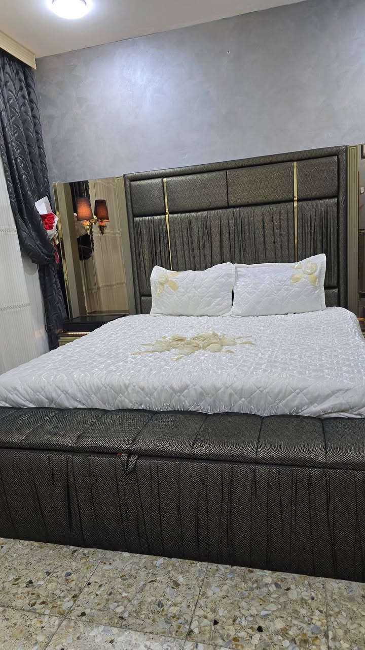 غرفه جديده نضيفه اخت جديده موديل تركي هدرولك أضاء كله شغاله بعد اناره اضافيات ممشغله عدد قطع 9 مكان بغداد شراي تصال على رقم هاتف ***********
