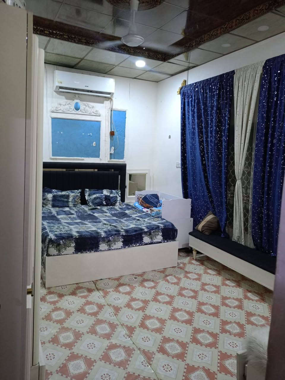 ​🏠 دار سكن  للبيع (طابو صرف عثماني )
📍 الموقع: حي الثقافي - خلف مدرسة الريادة ( متوفرة كافة الخدمات) ⭐⭐✅ملاحظة ⭐ يصلح لبيت شقق لطلاب الجامعة لبيت قريب علئ باب الجامعة شارع رئيس الجامعة 
📐 المساحة: 200 متر واقع حال 247
​تفاصيل الدار   اساس البيت كونكريت مسلح صقف البيت نص عكادة ونص سندويج والبناء بلوك ولبيت يباع معة الاثاث 
​🛏️ غرف نوم عدد 2
​🛋️ صالة 
​🍳 مطبخ
​🚿 صحيات داخلية وخارجية
​🚗 طارمة كبيرة جداً
​
​📩 لمعرفة السعر:
اضغط (لايك 👍) وعلق بـ (تم) لتصلك كافة التفاصيل على الخاص، أو اتصل 
📞 ***********
.
