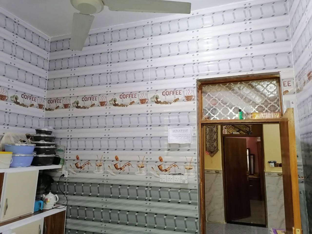 بيت ١٣٠ متر للبيع طابقين كونكريت مربع ١٠ في ١٣ الصدر الأول قرب مدرسة الرحمن 
غرفتين وصاله كبيره واستقبال ومطبخ حار بارد وصحيات داخلية وخارجية ومناور بيت حديث وخدمات كاملة تبليط ومقرنص ومجاري وقريبة من المنتزه للاستفسار *********** او***********
