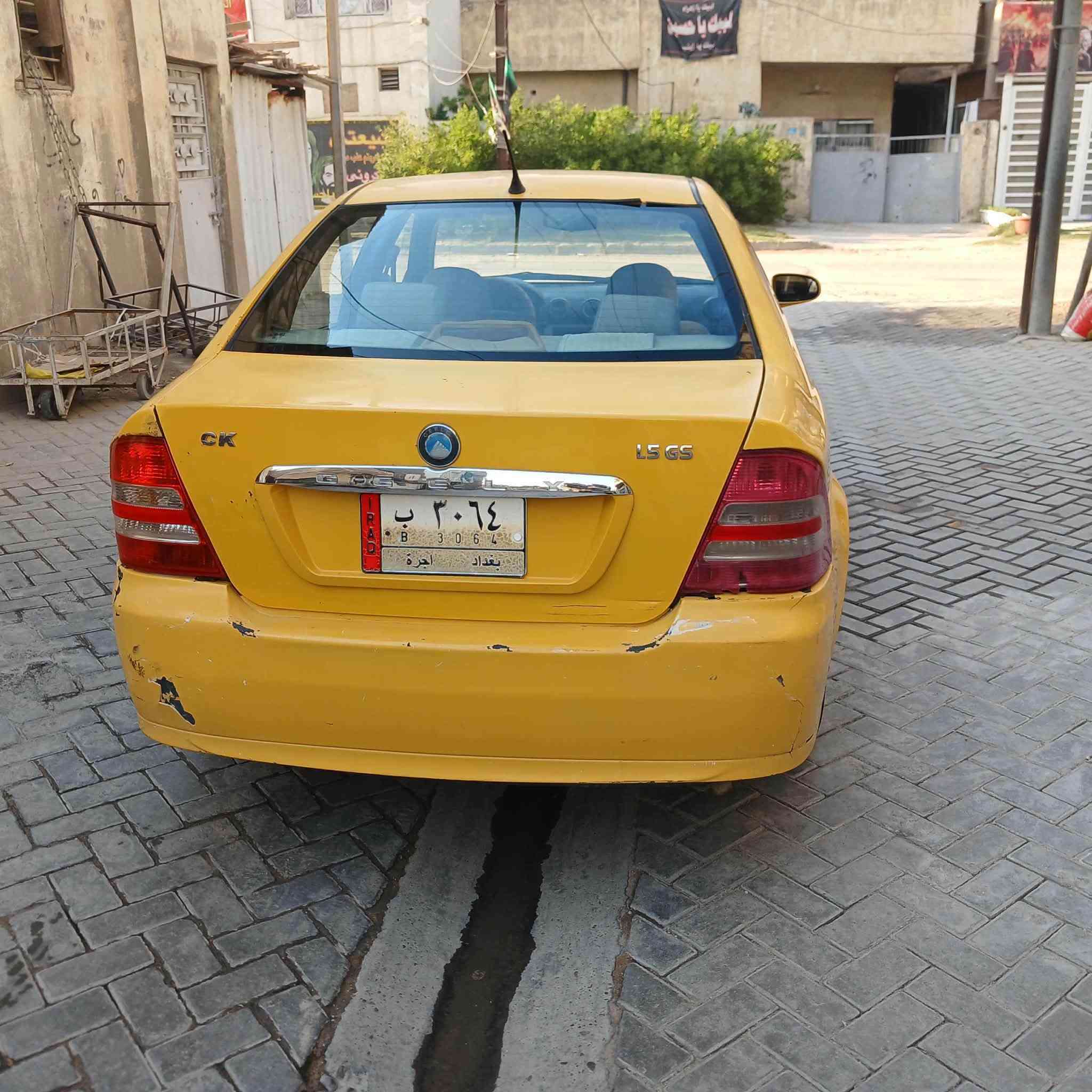 السلام عليكم للبيع سي كي السياره كفاله من الضربه وصبغ تبريد شغال كير مكينه خير من الله المكان بغداد جديده 
***********
السعر 23 وبيها مجال حك الجيه
