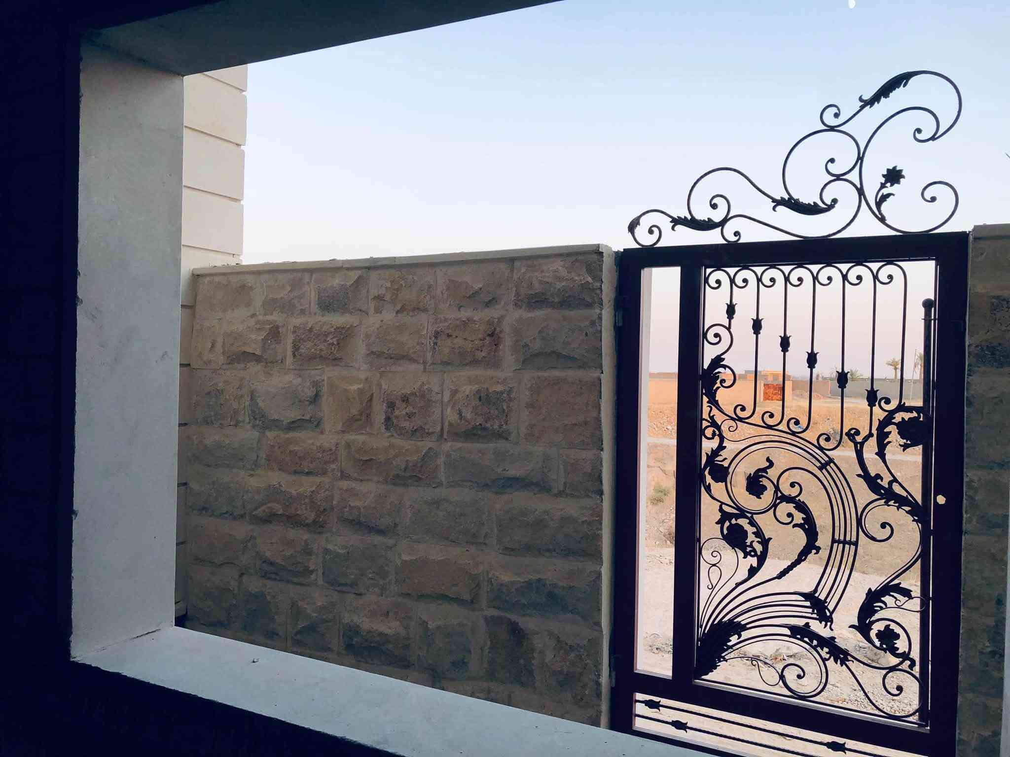 لا توجد تفاصيل

نص مكتوب في الصور:
- السلام عليكم للبيع بيت في القادسيه حي الجامعه مساحه ٢٤٠ متر وجه ١٢ في ٢٠ متر ركن ماء مجاري كهربائيات بورد كامرات لبخ حجر كل البيت داخل وخارج عمل رقم واحد مراحل البناء من الارض ونت صاعد موثقه بصور دقيقه عمل مال جناي عمل هندسي رباط داخل وخارج مود كلها درجه اولى ارض البيت شرط بجر البيت مطل على نهر دجله الى يحب يتفرج على مراحل البناء يراسلني عل واتساب ادزله الفديو مال مراحل العمل للعلم البيت 5غرف نوم وستقبال وموزع داخلي كبير مطبخ حار وبارد 4مجاميع صحيه يرهم بيع يرهم مراوس حسب القناعه الاستفسار خاص او اتصل ***********
