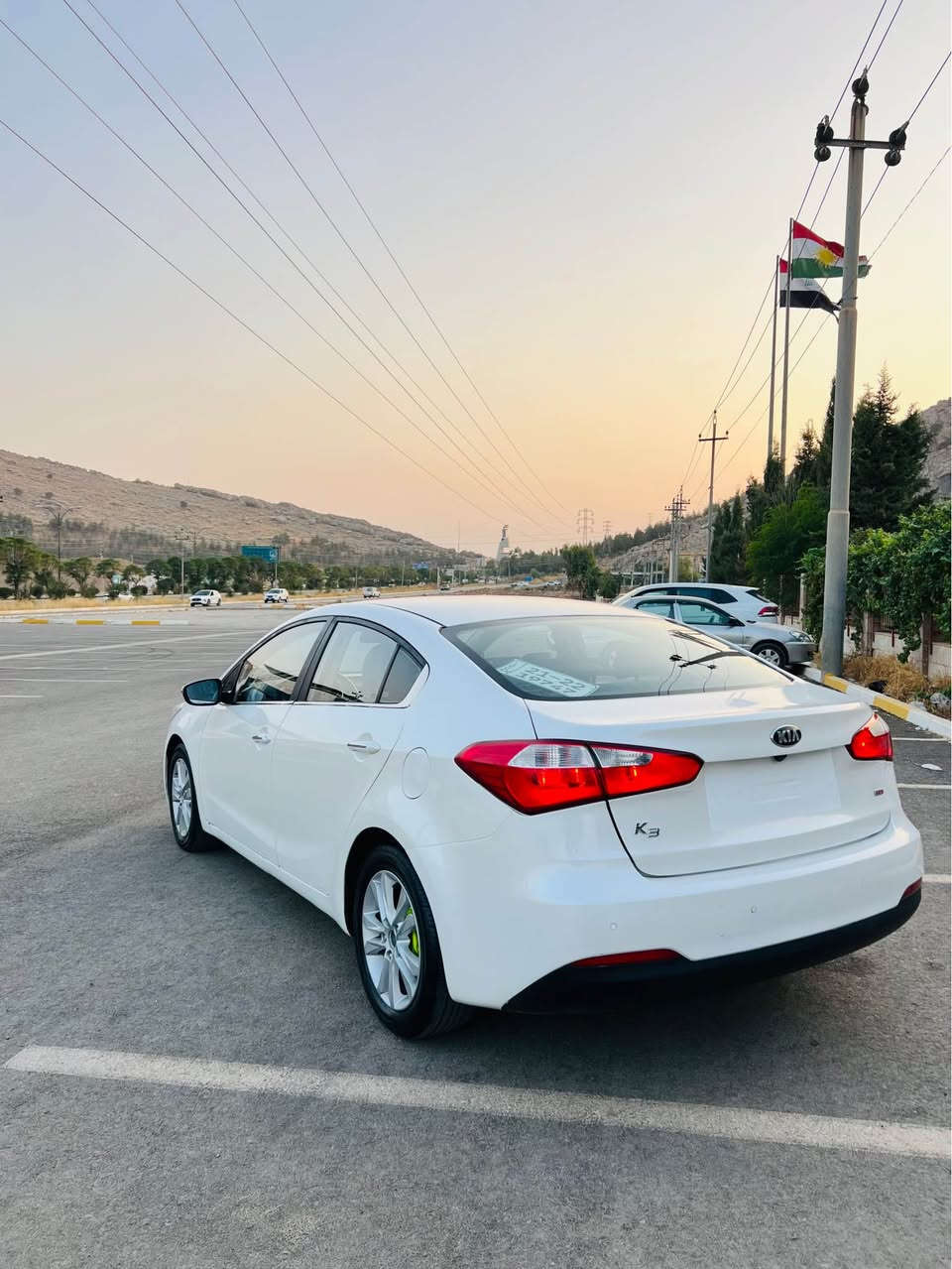 kia z5 
بسم للّٰةالرحمن الرحيم
كيا سيراتؤ ٢٠١٤
براوةى دوبةى شوين براوةكانى چاك كراوةتةوة
كؤدى بؤ كراوة بة ناوى خؤمانة
سپى سةدةف
eco    ocs شوين شاحن شوين فلةش
١٦٨ هةزار هةقيقى رؤيشتوة
كير مةكينة دةرو بةردى بةشةرت 
بةردى گزؤزى تيداية بةنزين هةر ناخوات
سوكان هيتةر سوكان فؤليؤم  شاشة ئايپات
كاميرة حاسة  كيچ ليزةرى  
ئاوينة ئيشارةت ئاوينة هيتةر دژة فول
كوشن جلد كوشن هيتةر
قفل مةركةزى
٢٠١٣ مانگى ١١ يانى ٢٠١٤
پاترى تازة  رؤنى گير و مةكينةى تازة گؤردراوة
تايةكانى باشن
ليد حةدةسة 
سةقف كةڤةر بةشةرت  كير مةكينة بةشةرت ١٠٠ فيتةر
دةعم ليدران بةشةرت   
كامل كامل مةسرةف كراوة بةس ليى خورةو دوعاى خيرمان بؤ بكة سةيارةكة هي مالةنة هي مةحرز نية بةدلى خؤم مةسرةفم كردوة 
هةموو شتم نوسيوة  ية ٢٥٠ مةسرةفى هةبوو 
٥ كةلا برا 
لة مالةكة بيمنةتم 
***********وةتس ئاپى لةسةرة
***********ڤايبةرى لةسةرة رانية, السليمانية
