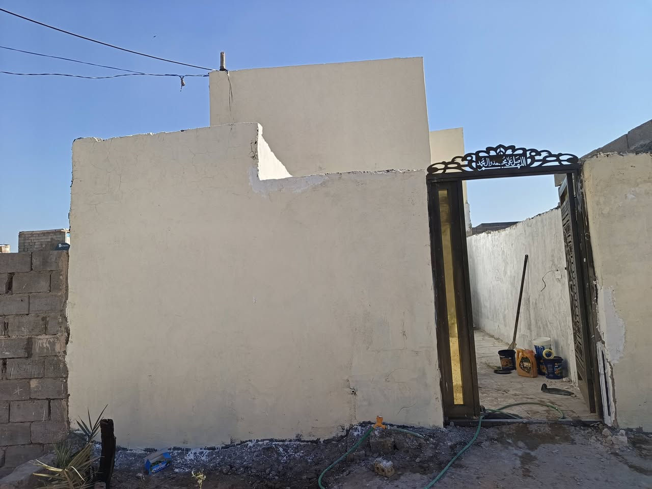 دار 100متر زراعي مكان نجف شارع كربلاء نجف عامود 139سابع فرع عن شارع كربلاء طريق ياعلي  غرفه وصاله ومطبخ وحمام وستقبال بيت جاهز بورك ارضيه بورسلين بيع اي ستفسار تصل على صاحب دار ***********
