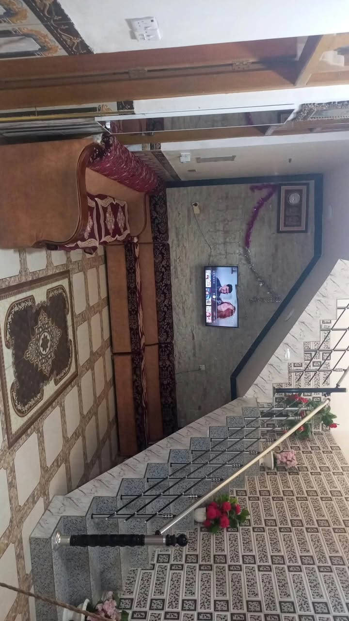 السلام عليكم بيت للبيع مساحه 200متره  بناء جديد 2022 استقبال -غرفتين -هول -صحيات -مطبخ متوفر كافه الخدمات ماء كهرباء مجاري المكان حله نادر الثانيه كراغول   للاستفسار اتصال على رقم ‭***********‬
