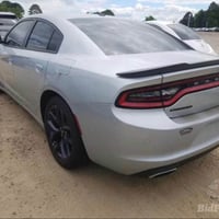 جارجر 2019sxt بلاك توب  سيارة كلين بدون حادث  ماشية km 90 صور الحادث م...