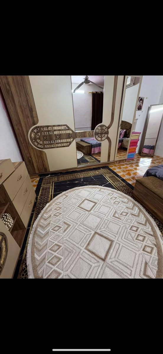 غرفه للبيع السعر 425الف اوبيهه مجال الغرفه 7 قطع نوع الغرفه تركيه باب سلايت أمانت لله مال واحد معتاز المكان سبع البور شارع الاف رقم التلفون ***********

