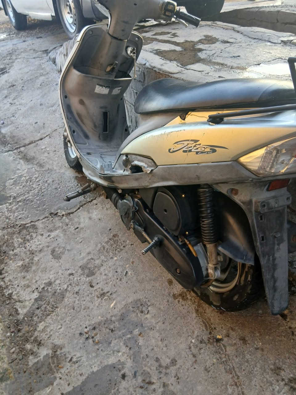 دراجه ماكس منغولي للبيع دراجه اي نقص  بس عدن سلف ما يشتغل دراجه نظيفه محركها مبدل بس قبق واشارات دراجه فول نظافه كفاله عامه مكانها بغداد الرشاد سعر الدراجه 450
***********

