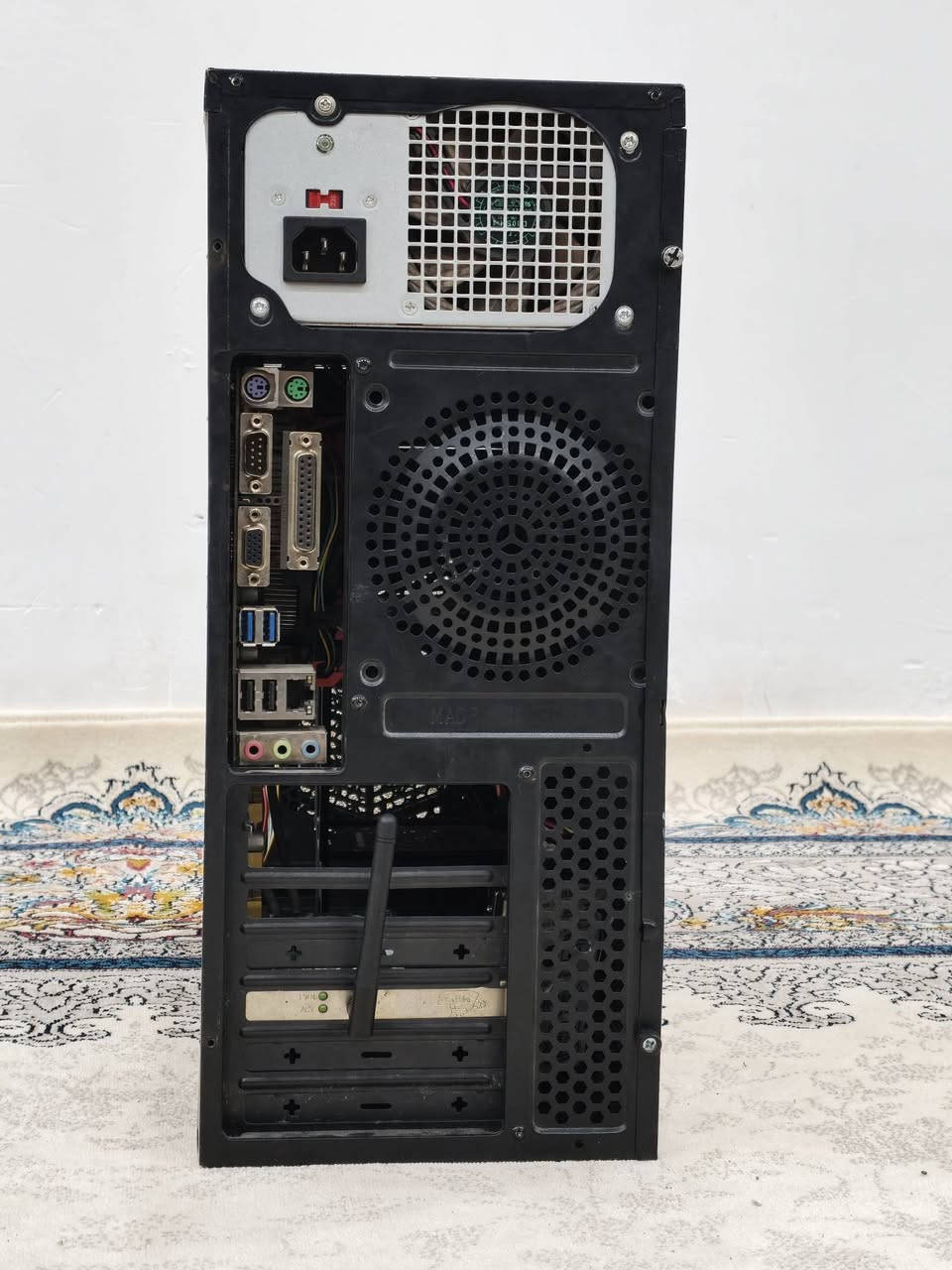 للبيع حاسبة مكتبية نظيفة جداً 🔥
💻 المواصفات: 
• المعالج: Intel Core i7 الجيل الرابع
• الرام: 8GB DDR3
• التخزين: HDD 500GB
• نظام التشغيل: Windows 10
• بدون كرت شاشة منفصل
✅ جاهزة للعمل مباشرة
✅ وياها كيبورد + ماوس + كيبل باور + كيبل شاشة
✅ حالة الحاسبة نظيفة جداً ومستخدمة
💰 السعر: 150,000 دينار فقط
🚚 مع التوصيل لجميع محافظات العراق
📩 للاستفسار: مراسلة خاص أو واتساب
📱 ***********
