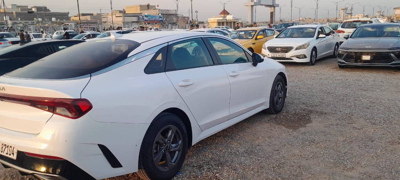 للبيع مباشر مع راعيها 
هاتف اتصال وواتساب
***********
تحويل ثاني يوم وباسم راعيها مباشر 
سياره كي فايف موديل 22 وارد امريكي مواصفات اعتيادية
الكير والمحرك كفالة
تفدفأة وتبريد شغالات تحكم ستيرن جهتين كاميرا دوارة مع الستيرن رادار امامي سيارة حادث بيه بجم امريكي
جاملغات ٢ صبغ والبنيد مبدل
العنوان / البصرة . ابي الخصيب . ام النعاج
السعر / 155 ورقة وبيها مجال

