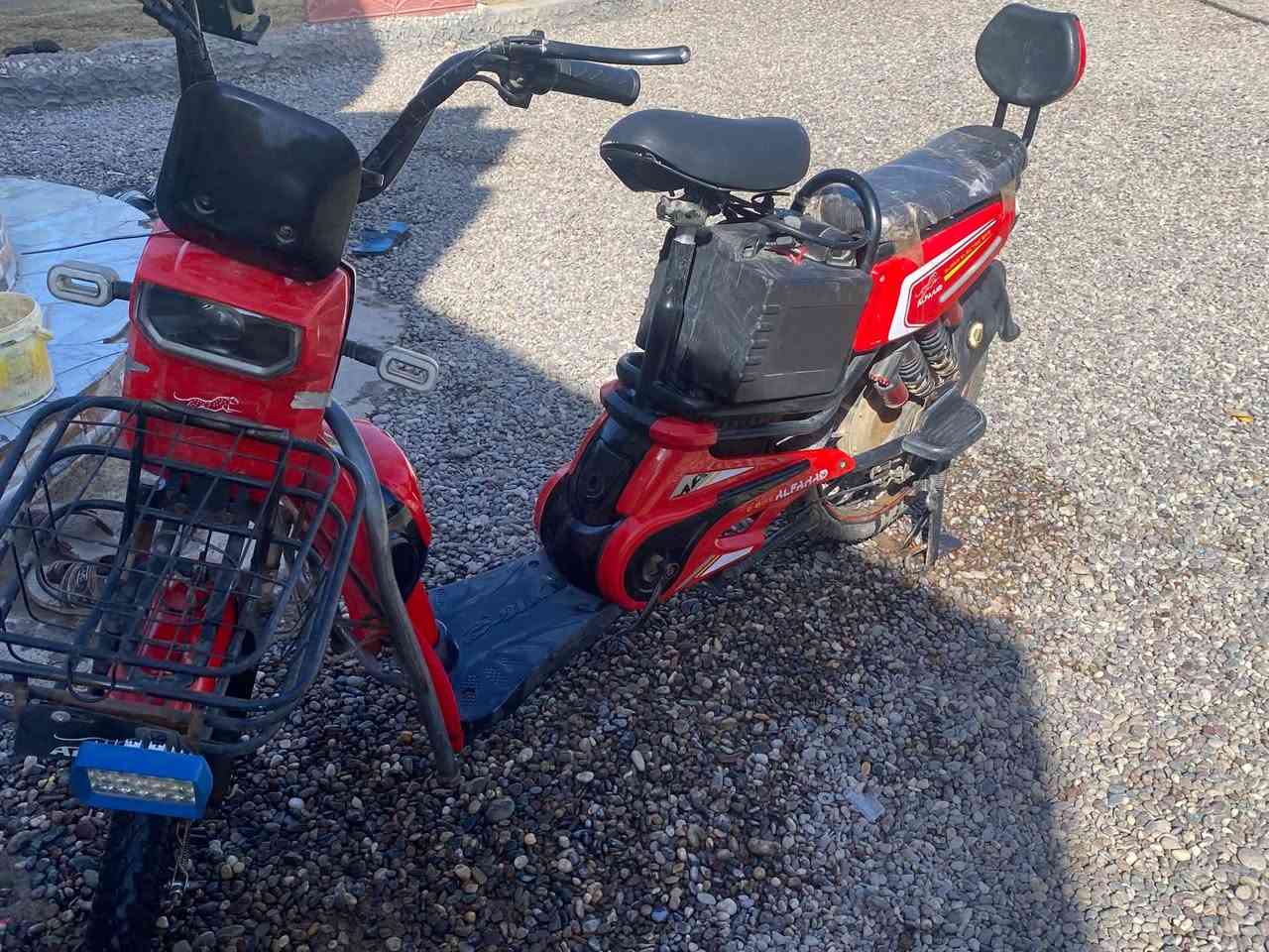 السلام عليكم ورحمة الله وبركاته
موطور شحن حجم ٢٠ 
موطور شغال كلشي مابيه  
اشاير بلاتوث شغال 
ضو عالي ناصي 
اربع باتريات 
الموطور كامل بس يعوزو ترتيب
