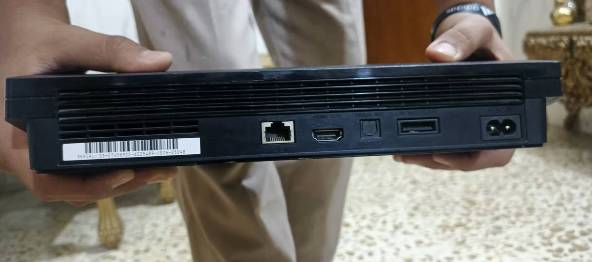 بلي ستيشن ٣ نظيف ومثل مموضح بالصور جوستكات ٢ اصليات مع كامل ملحقات الجهاز كامل وبي العاب هواي سعر خاص رجاءا او واتساب ***********  مكاني سبع البور
