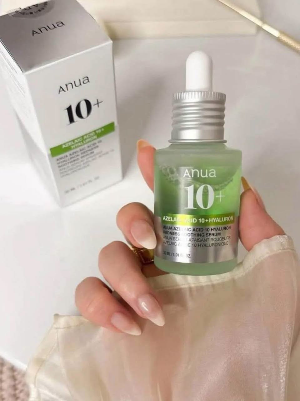 ✨ بشرتج صافية وأهدى؟ 😍💚

سيروم ANUA Azelaic Acid 10% ✨
🌟 يساعد على توحيد اللون وتخفيف التصبغات
💚 يقلل الحبوب والاحمرار
💧 يرطب ويخلي البشرة أنعم وأنضر

مناسب للبشرة الحساسة والمعرضة للحبوب 👌
🔥 خلي بشرتج تحچي عن النضارة!
___________________
متوفر لدينا خدمة توصيل لجميع المحافظات
للحجز والاستفسار يرجى الاتصال او مراسلتنا عبر الواتساب عن طريق الرقم
***********
أو عن طريق الرابط التالي 
https://wa.me/message/J5VDN4SJX4IXC1
او عن طريق الانستقرام 👇👇
https://instagram.com/cosmatic_lamasat1?igshid=MzRlODBiNWFlZA==
