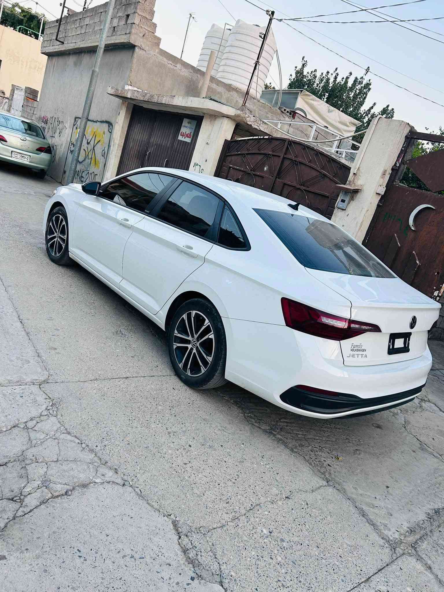 Jetta S sport 2024
بۆ ئەوانەی بە دوای شتی خاوێن و جوان سپیدا دەگەرێن 
بەشەرتی ئەوەی رادیتەر و بەدەنەو براکێتی نەکرابیتەوە هەووی بیلادی شەریکەیە
بێ بۆیاغ بێ ئیرباگ بێ پارچە گۆرین بەس دەعامی بەربۆتەوە دوو ڕۆژە داخل بووە 
رادار پێش و پشت و لاکان مەزبوت دیاری کردنی خێرای ئۆتۆ برێک ئۆتۆ ستارت
رەقەم شانسی 3VWBM7BU8RM036063
رەقەم موبایل ***********
نرخی ١٤٧
