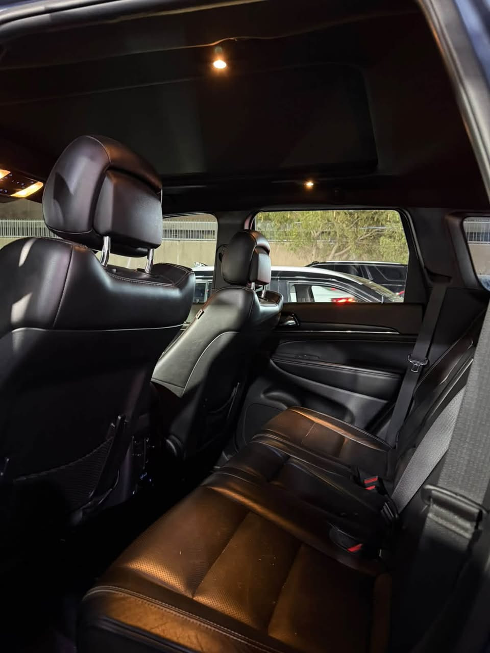 � للبيع | Jeep Grand Cherokee Limited 2021 🇺🇸
✅ موديل 2021 وارد أمريكي

✅ محرك 3.6L V6

✅ (80 ثمانينية)

✅ ناقل حركة أوتوماتيك 8 سرعات

✅ نظام دفع رباعي 4×4

✅ شاشة وسطية كبيرة Uconnect

✅ كاميرا خلفية

✅ حساسات أمامية وخلفية

✅ فتحة سقف بانوراما

✅ مقاعد جلد أصلية

✅ مقعد السائق كهربائي

✅ تدفئة مقاعد أمامية

✅ تدفئة مقود

✅ تشغيل بصمة (Keyless Start)

✅ دخول ذكي (Keyless Entry)

✅ مثبت سرعة

✅ تحكم بالمقود متعدد الوظائف

✅ نظام بلوتوث ومنافذ USB

✅ مرايا كهربائية

✅ إنارة LED نهارية

✅ جنوط ألمنيوم أصلية

✅ زجاج كهربائي كامل

✅ تكييف أوتوماتيك ثنائي التحكم

✅ نظام مانع الانزلاق والثبات الإلكتروني

✅ وسائد هوائية متعددة

✅ لون مميز وحالة ممتازة

وباقي المواصفات المعروفه

💰 السعر: 22,300 دولار قابل للتفاوض للجادين

📞 للاتصال والاستفسار:

***********

🚗 السيارة نظيفة جداً وجاهزة للاستخدام، والفحص خير دليل.
