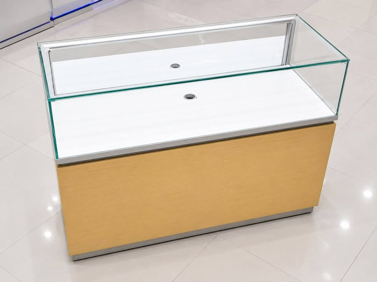 ميز جام مع خانات خزن داخلية 
العرض 120cm 
الارتفاع 90cm
النزال 55cm
السعر : 225 الف 
للتواصل على الرقم ‭***********
