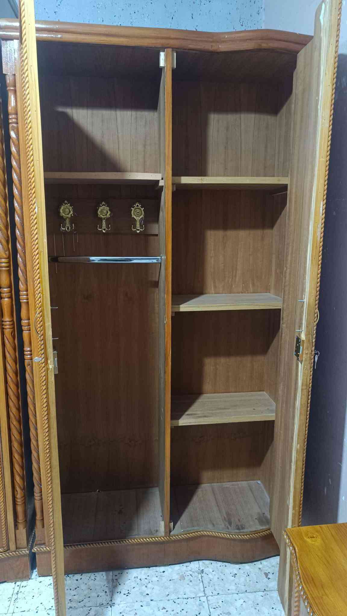 غرفه اخشاب • زان • ما بيها ضرر