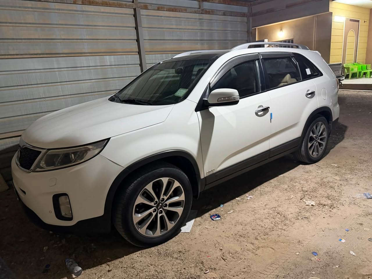 المحرك والأداء:

* محرك V6 سعة 3.3 لتر بنزين
* قوة تقريباً 290 حصان
* قير أوتوماتيك 6 سرعات
* دفع رباعي AWD
* مثبت سرعة
* أنظمة ABS وESP وTCS
* مساعد صعود ونزول المنحدرات

المواصفات الخارجية:

* جنوط ألمنيوم 19 إنش
* فتحة سقف بانوراما
* أنوار زينون
* LED أمامي وخلفي
* كشافات ضباب
* حساسات أمامية وخلفية
* كاميرا خلفية
* مرايا كهربائية قابلة للطي
* مفتاح ذكي وتشغيل بصمة

المواصفات الداخلية:

* داخلية جلد فاخر
* مقاعد أمامية كهربائية
* ذاكرة لمقعد السائق
* تدفئة وتبريد للمقاعد الأمامية
* مكيف أوتوماتيك ثنائي المناطق
* شاشة لمس
* ملاحة GPS
* بلوتوث + USB + AUX
* نظام صوت فاخر
* دركسون مالتي
* تشغيل بدون مفتاح
* 6 وسائد هوائية
* حساسات ضغط الإطارات TPMS
ماشيه 140km

💰 السعر:   علق ب تم يصلك دايركت ✅
     
      
💵 السعر قابل للتفاوض وبها مجال للمشتري الجاد
.
📍الأنبار الحبانيه 

هـ. ***********

