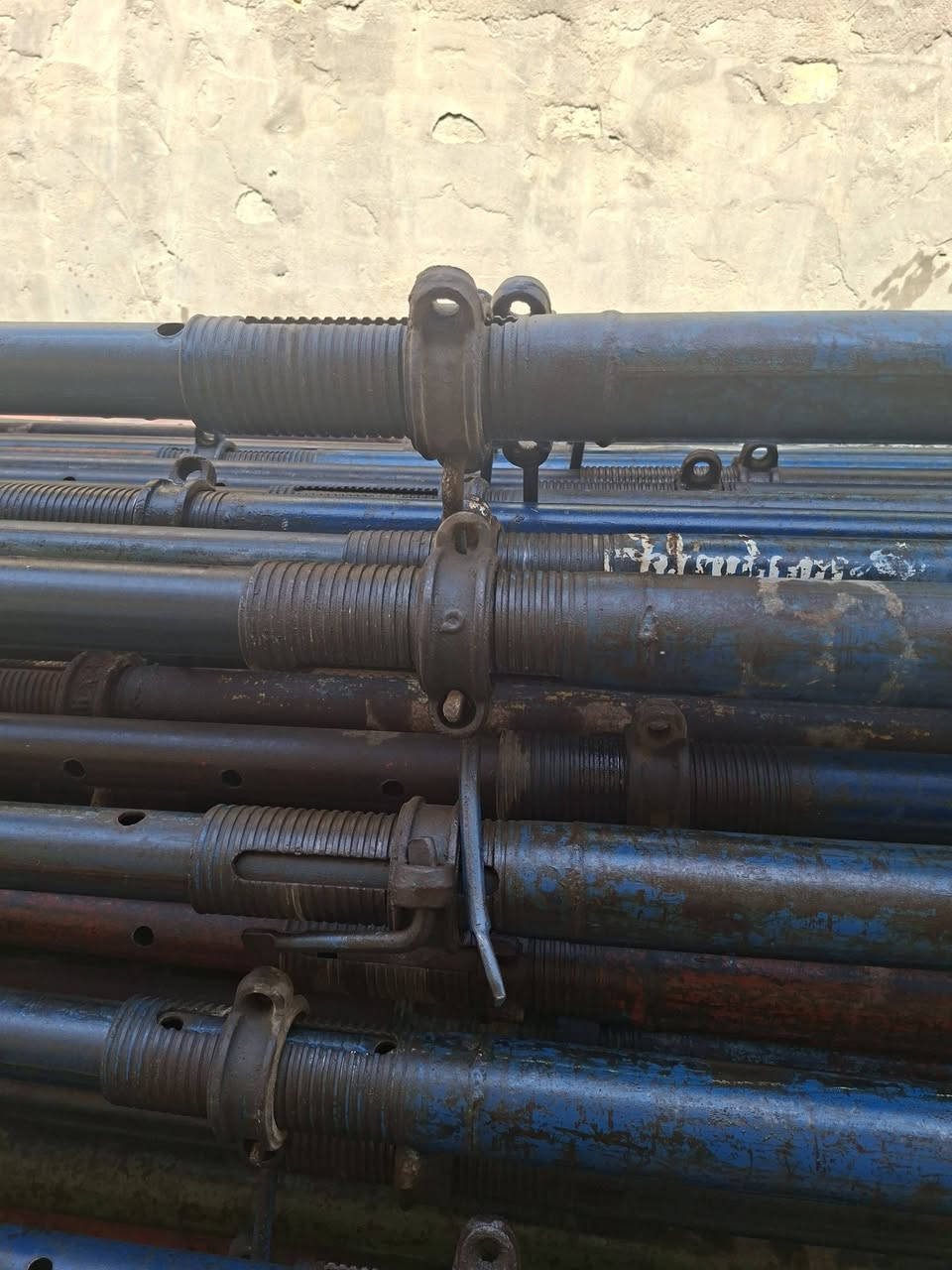جكات للبيع عدد 175 بسعر مناسب
سن خشن طول 4 م عنوان حلة مركز للأستفسار ***********

