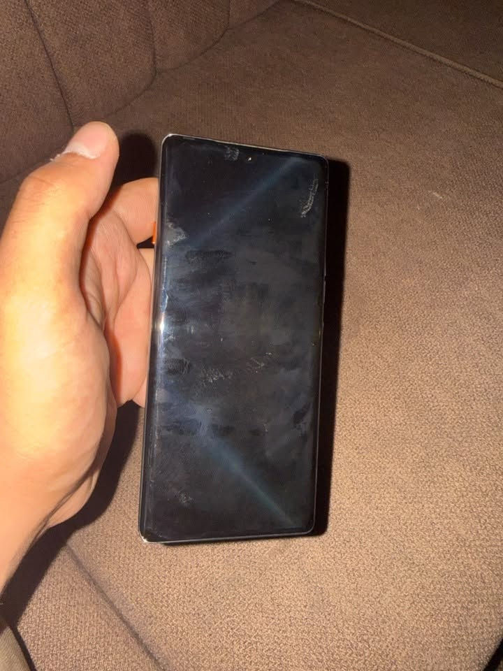 جهاز تكنو ٤٠ برو فايف جي جهاز حيل نضيف ادفع سعر عجبني ابيعك بدون ملحقات واذا احو معارض ايباد هم اعارض *********** واتساب م/جهاز بس دكمه مال طفي ولتشغل واكعه ومعوضهابوحده 
 سوده فقط
