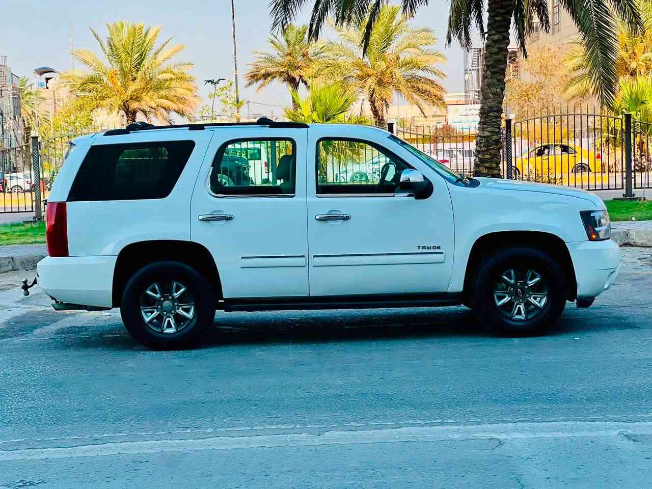 تاهو موديل 2010 وارد خليجي سعرها 158 وقابل للتفاوض *********** بيها رشات صبغ للتجميل فقط مكفوله من ضربه وتبديل مواصفات داخل بيجي كشنات كهربائي ٧ راكب ٣ قطع تبريد تحكم ستيرن يدات نيكل مثبت سرعه محرك 5300 المرغوب طخم تاير تبريد ثلج حداديه جديده مكين وكير مكفولات سنويه لل 30 مشروع وطني مكان السياره كربلاء
