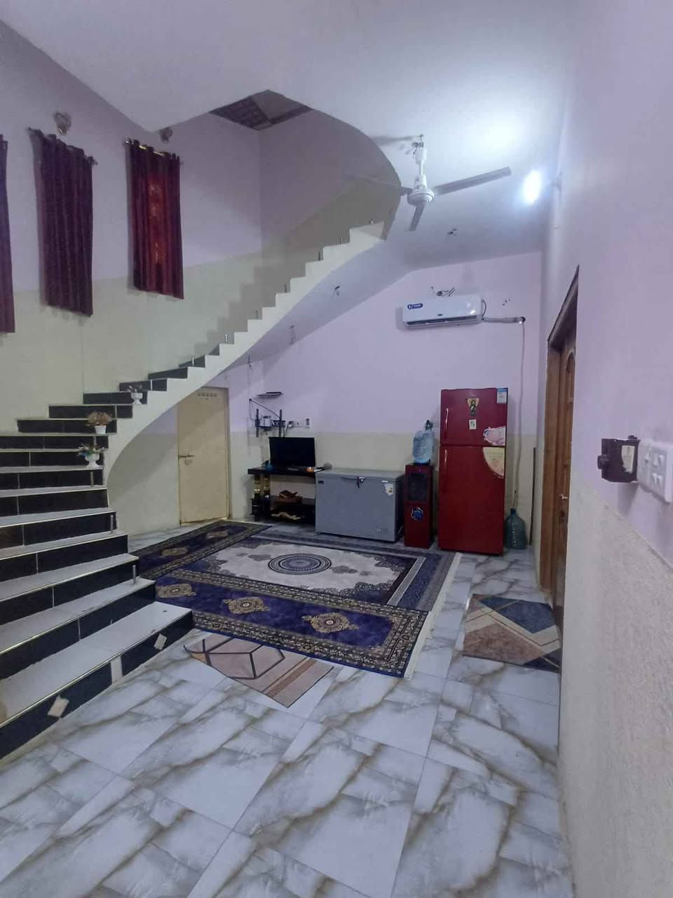 دار سكني للبيع المساحه 110م. وقف سني مسجل كامل العنوان بصره ابي الخصيب طريق الوصطي قرب المدرسة الصفره سعر 47بي مجال الإتصال على الرقم التالي *********** البصرة, العراق
