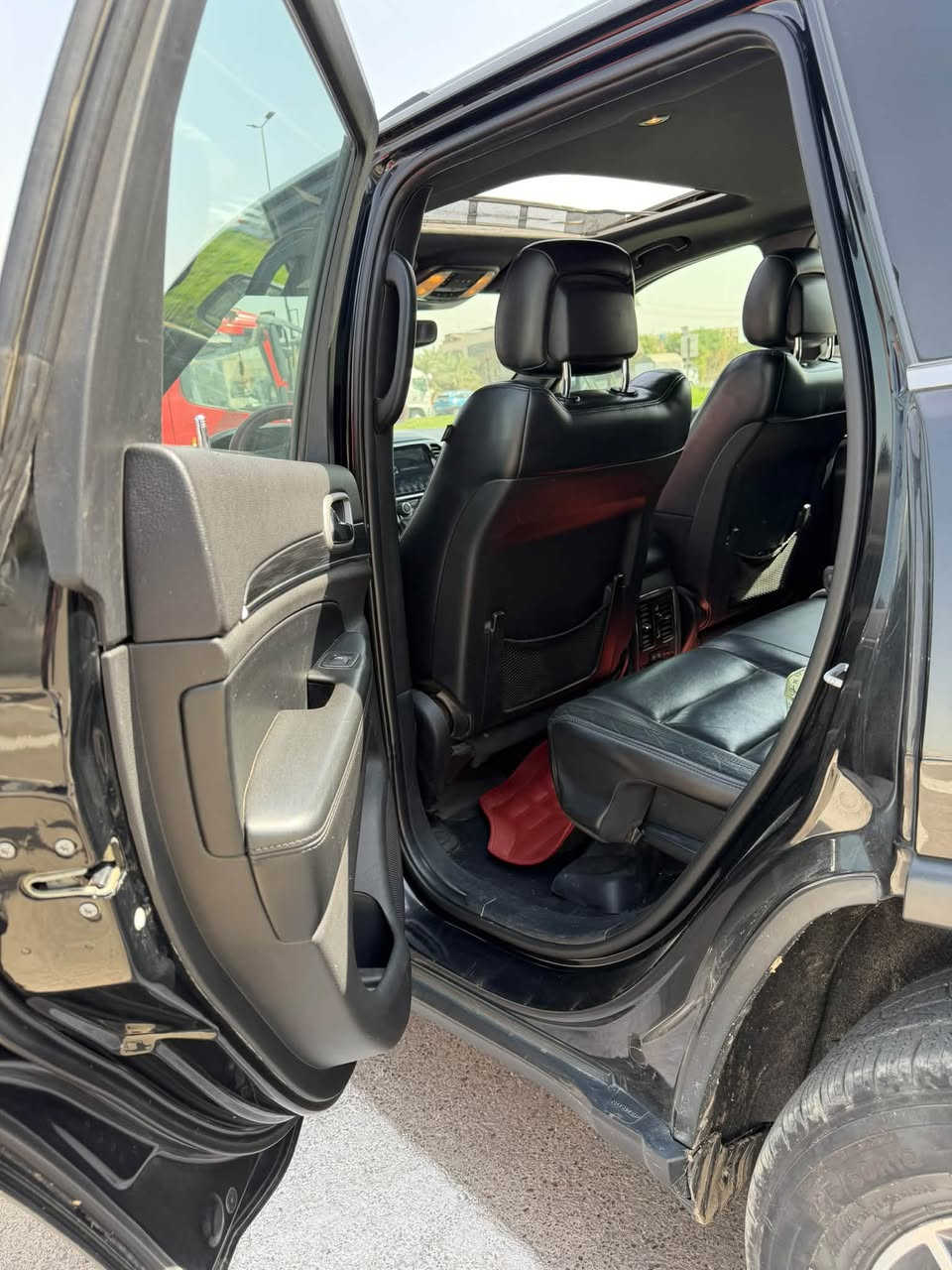السلام عليكم
jeep للبيع 
موديل 2020
المواصفات 
فول 
فتحه 
رادار امامي وجانبي 
شاشه كبيره كامره دواره 
كشنات جلد +الاماميه كهرباء 
تدفىه بالستيرن 
اشاير بالمري 
ويل ١٨

السياره ماشيه (٩٥ميل ) كير محرك صدر تبريد خير من الله 
السياره باسمي رقم بغداد جديد وتحويل نفس اليوم

الون اسود 
حاله السياره وارد امريكي 
الحادث بدايه البنيد + جاملغ اليمنه صبغ 
اما باقي السياره مكفول 
السعر (٢٠٨)
مكان  السياره
بغداد مقابيل مخابز باب الاغا 
للاستفسار 
***********
