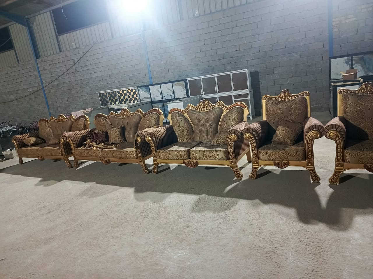 تخم ملكي • تفصيل • كنب