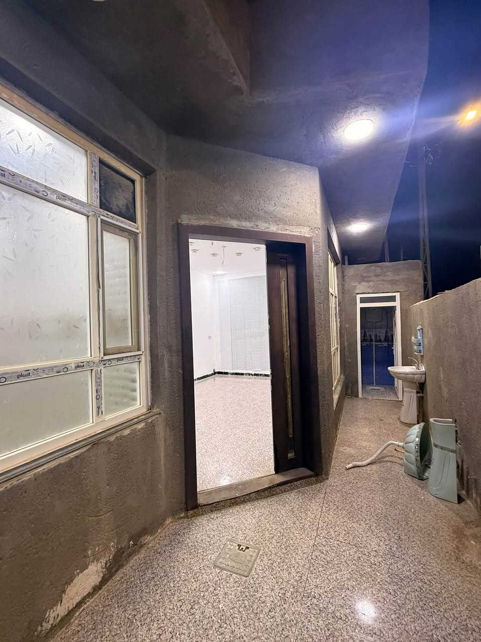 🏡✨ للبيع دار مرتب بموقع مميز في زرباطية ✨🏡

فرصة مناسبة لمن يبحث عن بيت بناء حديث، مرتب وجاهز للسكن وبسعر مناسب 👌

📍 الموقع: الكوت – ناحية  مقابل المدرسة القديمة 
📐 المساحة: 150 م²

🏠 يتكون المنزل من:
🛏️ ثلاث غرف نوم
🛋️ صالة
🍳 مطبخ
✨ غرفة استقبال
🚿 صحيات عدد ٣
▪️ طابقين 

🧱 بناء حديث ومرتب
📜 السند: طابو صرف – تحويل مباشر ✅

💰 السعر المطلوب: 50 مليون دينار عراقي وقابل للتفاوض 

📞 للاستفسار والتواصل
***********
