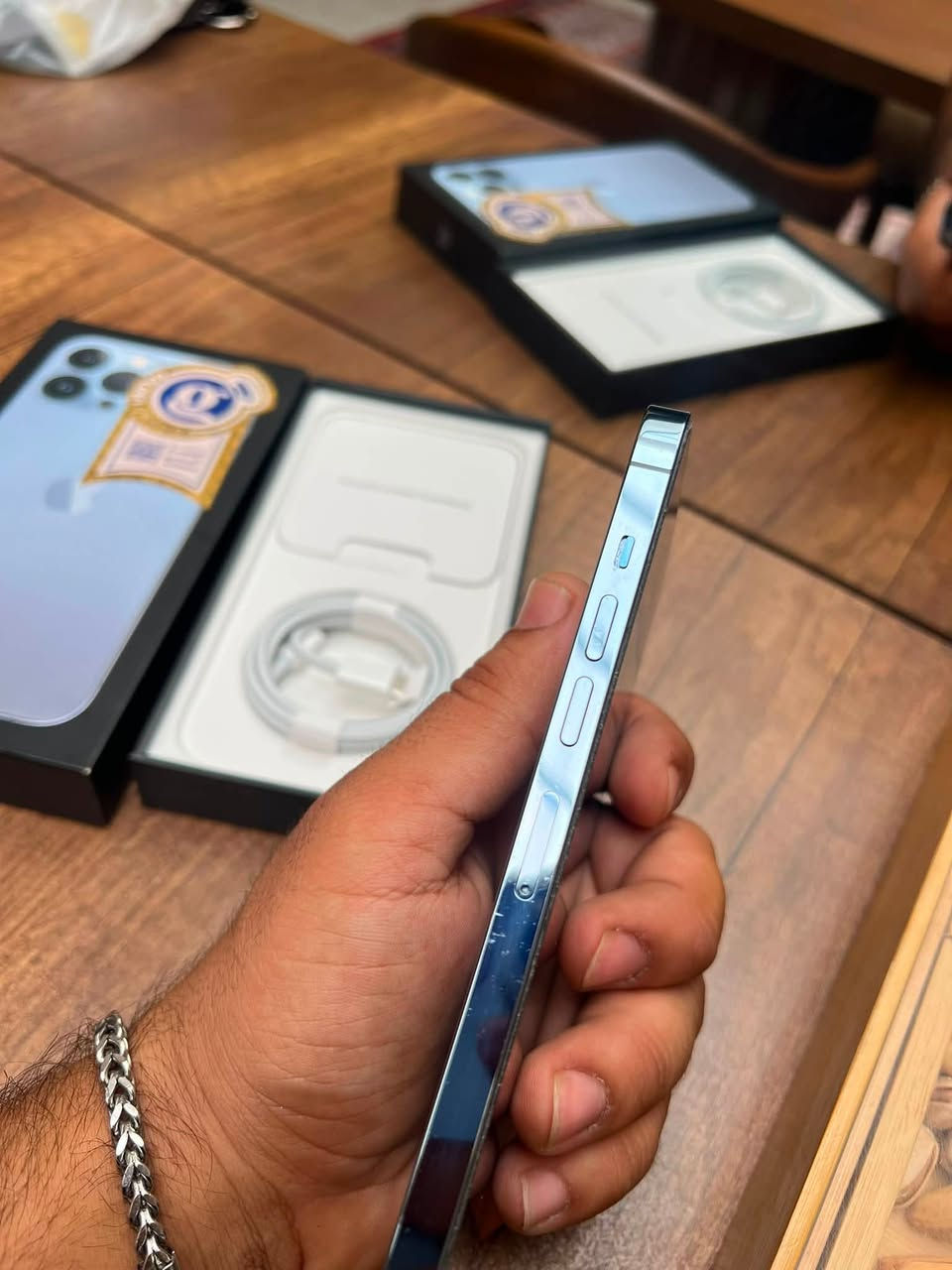 للبيع | iPhone 13 Pro Max
📱 الذاكرة: 256GB
✨ جهاز نظيف جداً وحالة ممتازة شرق اوسط مكفول 
💯 البطارية 85
💰 السعر: 770 الف فقط
📍 النجف
📞 ***********| واتساب فقط
