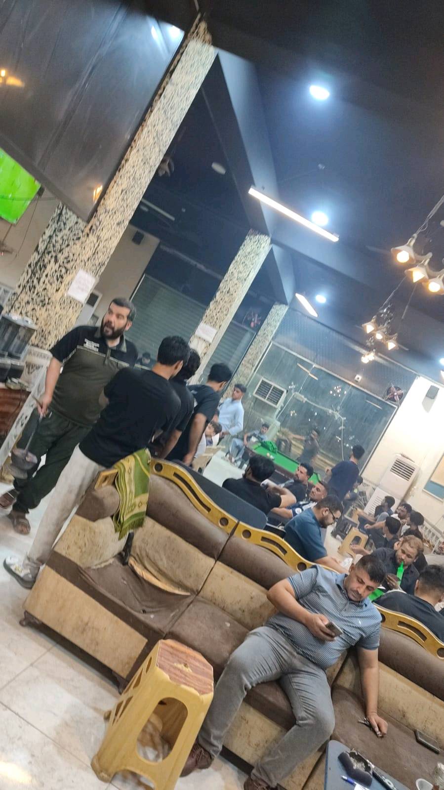 كوفي ليالي بغداد للبيع مطله ع شارع ميه شارع خدمي