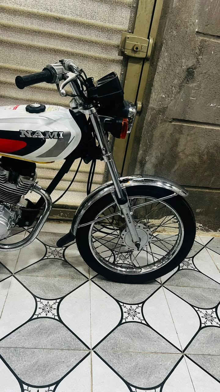 السلام عليكم دراجه للبيع نامه🏍اربعه كير للبيع لون ابيض دراجه نضيفه  دراجه شلعه ومعدل خير من الله دراجه موديل 2026اوراق سكنر 🩸. سعره 675وبيه مجال بسيطط كلش.📌  العنوان كربلاء قنطرت السلام 📌ما متواجد خاص..📌فقط اتصال. 🌠***********🙌🏼🩶
