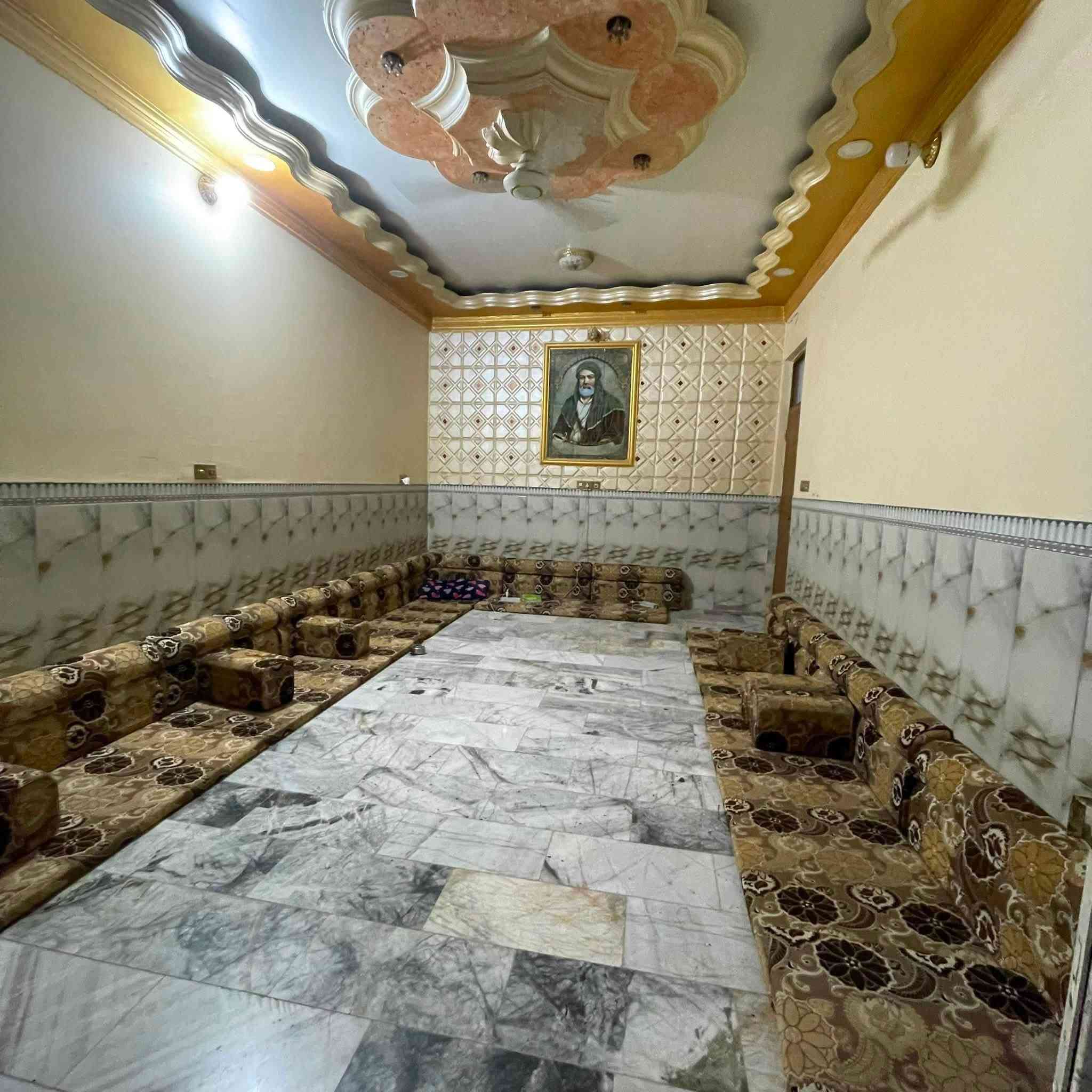 بيت طابو في ظهر مدرسة جعفر الطيار المساحة 200م الوجه 12 والنزال 16 بناء طابوق والسقف كونكريت تشطيبات ممتازه يتكون من غرفتين وصاله ومطبخ واستقبال وصحيات خارجيه السعر 150 مليون للاستفسار اتصال ***********
