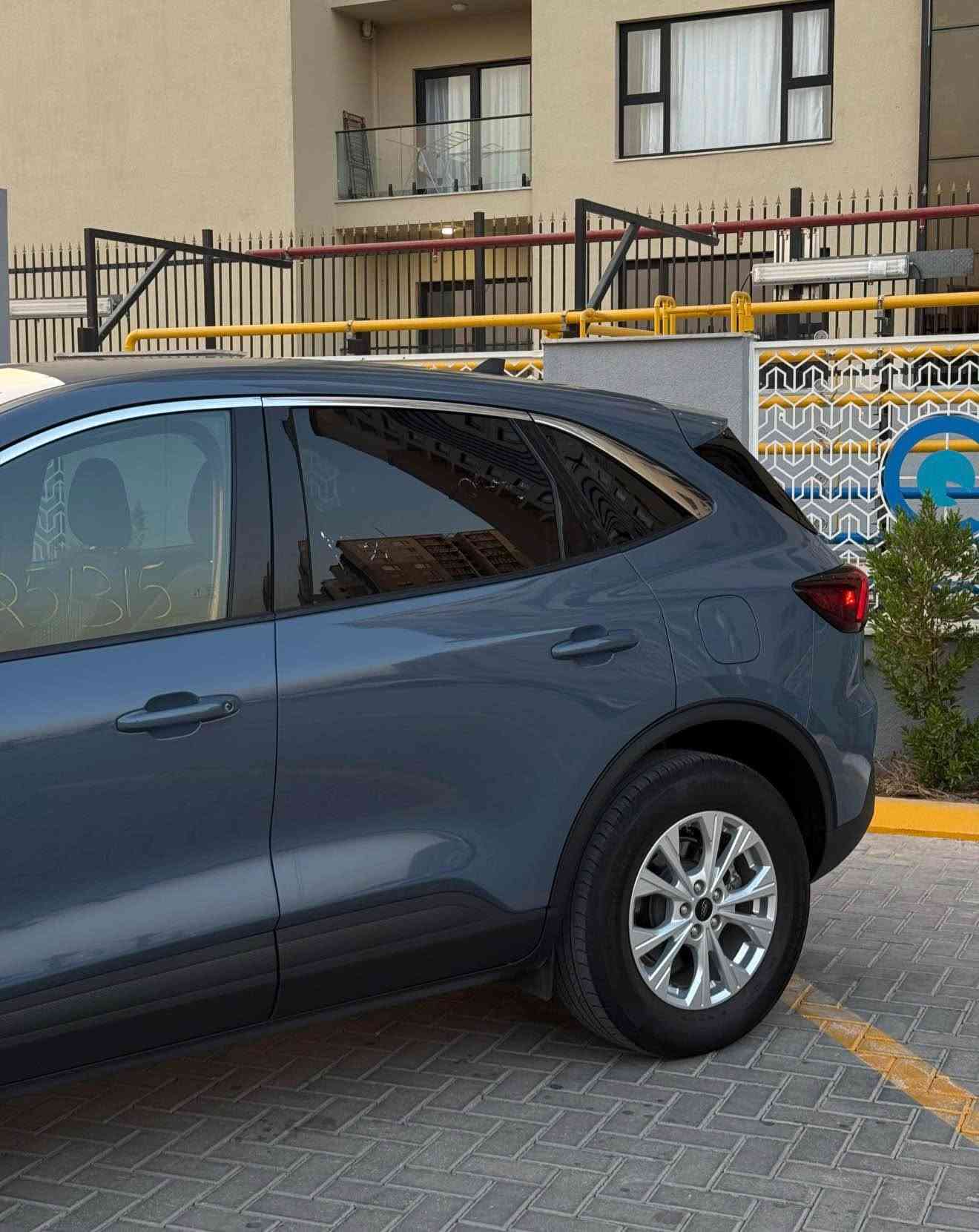 فورد سكيب 2023 اكتڤ
محرك 1500 اقتصادي 
رقم بغداد  
مواصفات: 
بصمة 
دخول ذكي بدون مفتاح
تشغيل عن بعد 
تدفئة كشنات 
تدفئة ستيرن
تحديد مسار 
رادار امامي + خلفي 
نقطة عمياء 
صندوق كهرباء 
شاشة تدعم ابل كار بلاي + اندرويد اوتو 
كامرة خلفية 
تبريد قطعتين + مناخ منفصل 
دفع رباعي AWD
حادث خفيف صبغ جاملغ السايق فقط 
السيارة تشتغل وتمشي من امريكا 
ماشية 44 الف ميل قابل للزيادة 
سعر 138 وبيها مجال 
للأستفسار *********** بغداد, العراق

نص مكتوب في الصور:
- فورد سكيب اكتيف موديل 2023 ACTIVE رقم بغداد سيارة تشتغل وتمشي من امريكا حادث خفيف صبغ جائنع السائق فقط محرك 1500 اقتصادي المواصفات بصمة دخول ذكي بدون مفتاح تشغيل عن بعد تدفئة كشنات تدفئة ستيرن تحديد مسار رادار أمامي + خلفي نقطة عمياء صندوق كهرباء شاشة تدعم ابل كار بلاي + اندرويد اوتو كاميرا خلفية تبريد قطعتين + مناخ منفصل دفع رباعي AWD للإستفسار *********** السعر 138