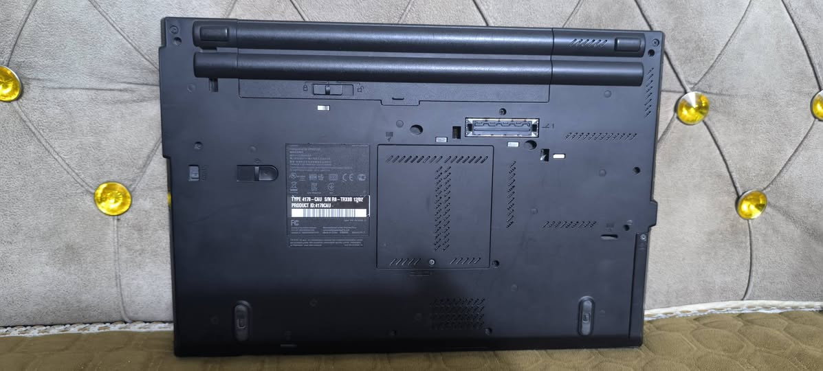 Lenovo ThinkPad T420) ​المعالج (CPU): Intel Core i7-2640M بسرعة 2.80GHz.
​الذاكرة العشوائية (RAM): 4 جيجابايت.
​كرت الشاشة (GPU): كرتين شاشة:
​مدمج: Intel HD Graphics 3000
​منفصل: NVIDIA NVS 4200M
​الهارد (Storage): هارد HDD ميكانيكي بسعة 320 جيجابايت (شركة Seagate).
​نظام التشغيل: Windows 7 Professional (معمارية 64-bit).***********
