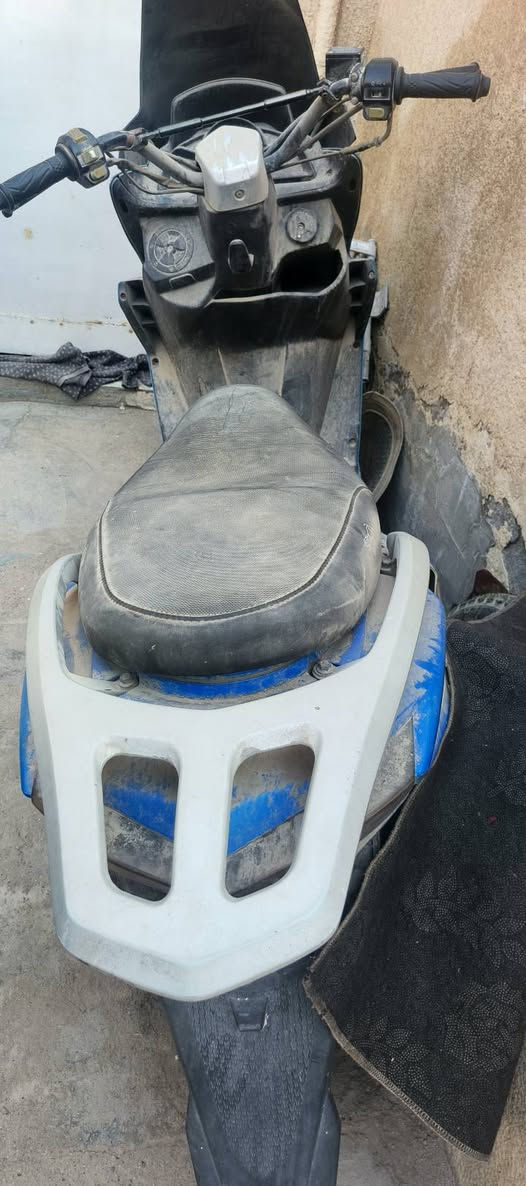 دراجه كامله بس انه هاملها والهندر اللعابه مالته طاكه. من الاخير ابيعلك حديد  
*********** وهذا رقمي البصرة, العراق

